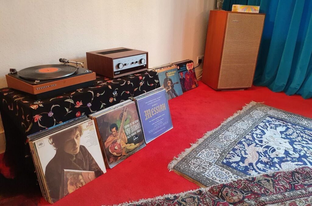 Bang & Olufsen, Lowther and Leak recreate Jimi Hendrix's original home stereo