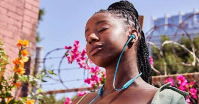 Beats Flex headphones are now available in the colors "blue flame" and "ash gray"