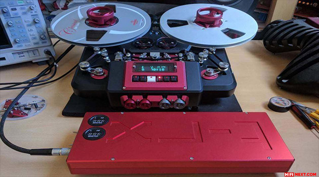 The Metaxas&Sins T-RX reel-to-reel tape recorder received an optional HOTA D6 battery